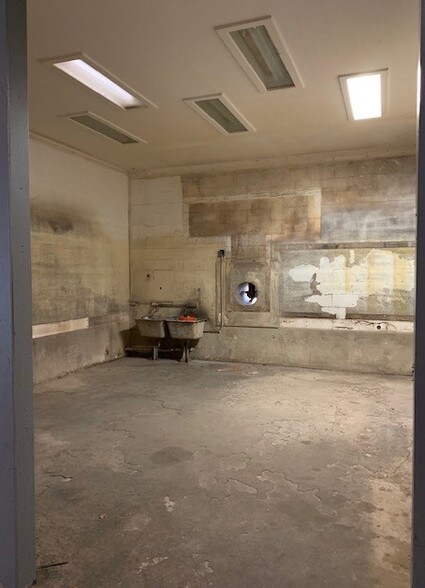 More Photos Of 1010 Park Ct, Safety Harbor Warehouse For Lease