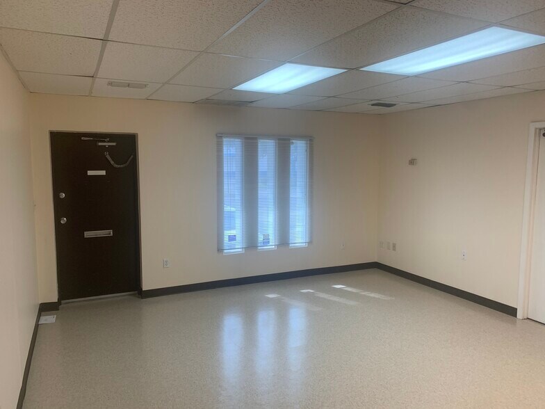 More Photos Of 5355 Ramona Blvd, Jacksonville Unknown For Lease