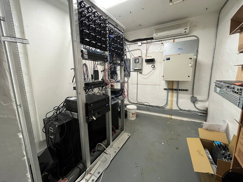 More Photos Of 2035-2043 W Wabansia Ave, Chicago Loft Creative Space For Lease