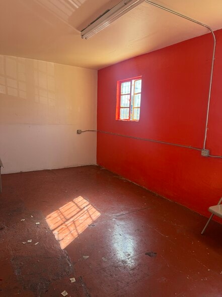 More Photos Of 6841 Crenshaw Blvd, Los Angeles Veterinarian Kennel For Lease