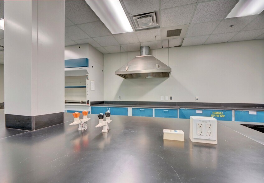 More Photos Of 2371 Wilroy Rd, Suffolk Flex For Sale