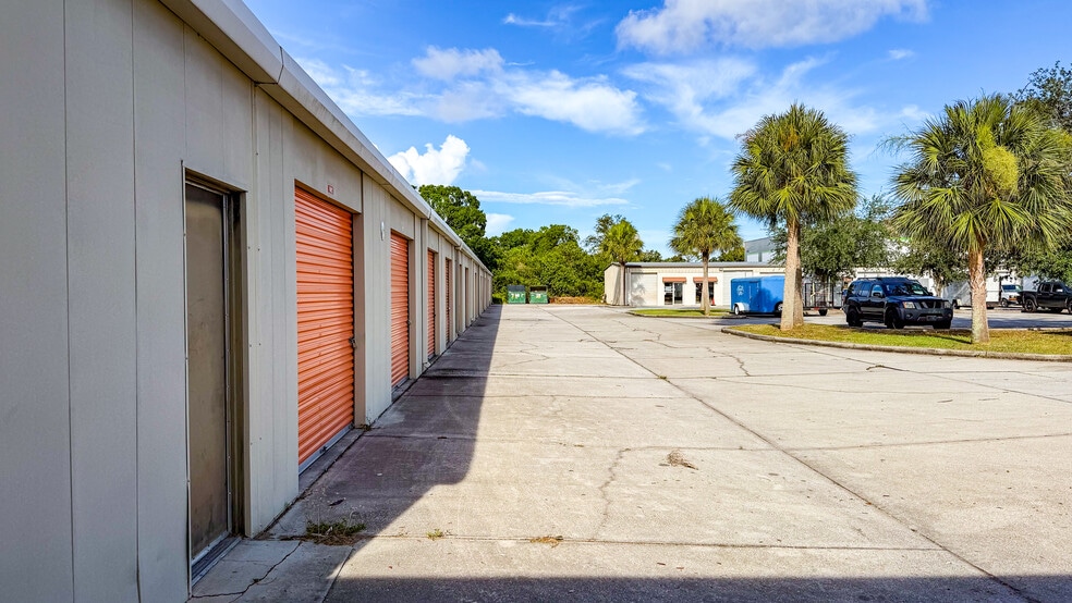 More Photos Of 2600 Aurora Rd, Melbourne Unknown For Lease