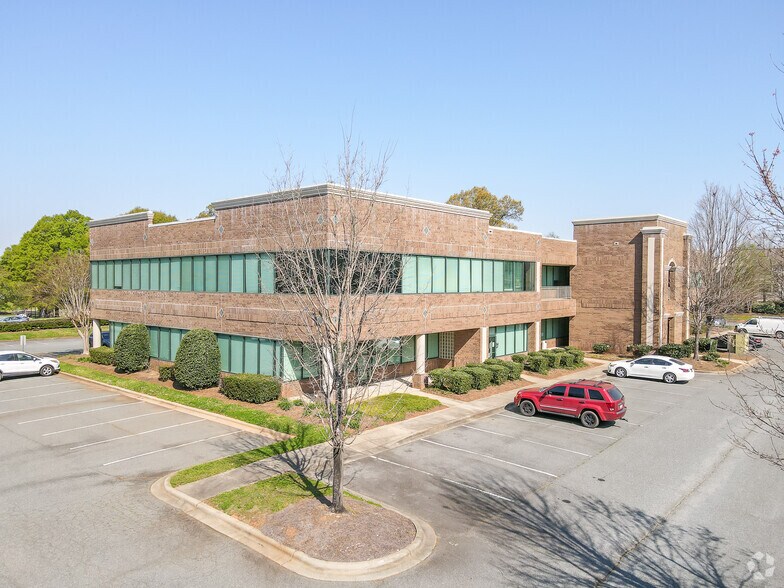Primary Photo Of 416 Mccullough Dr, Charlotte Office For Lease