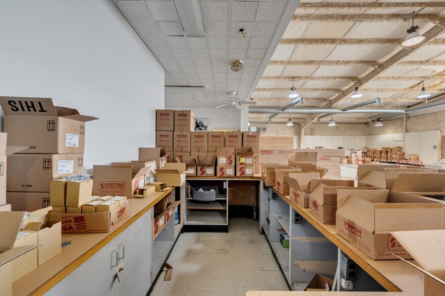 More Photos Of 25 Woodbury Hwy, Manchester Freestanding For Lease