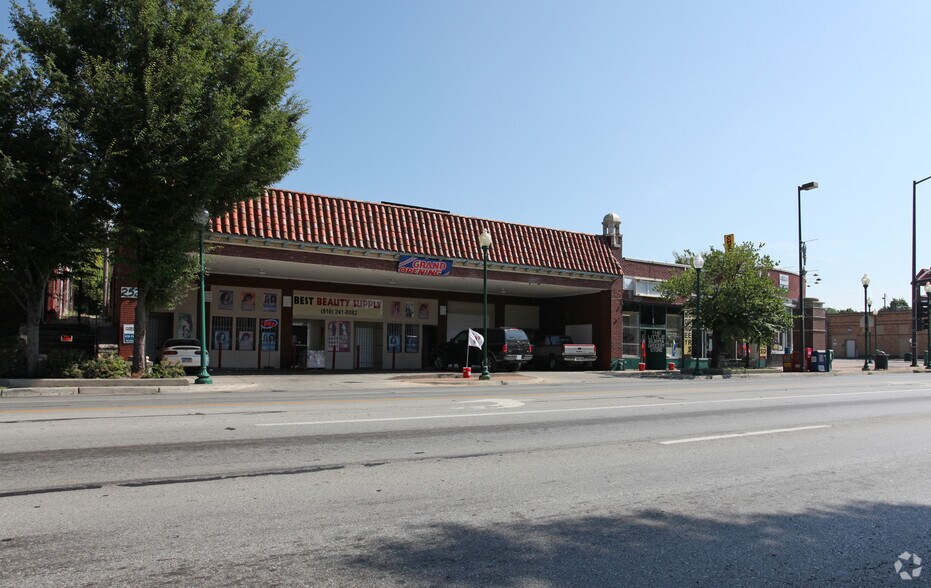 More Photos Of 2526-2536 Independence Ave, Kansas City Storefront For Sale