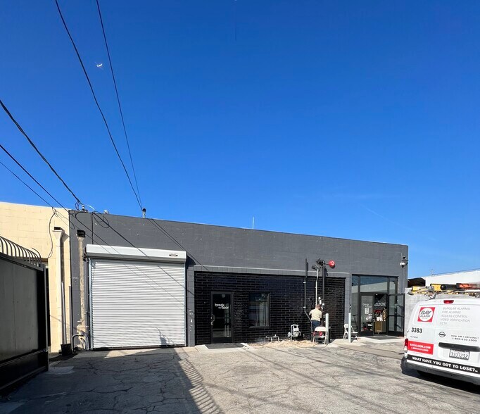 More Photos Of 5437 Satsuma Ave, North Hollywood Warehouse For Lease