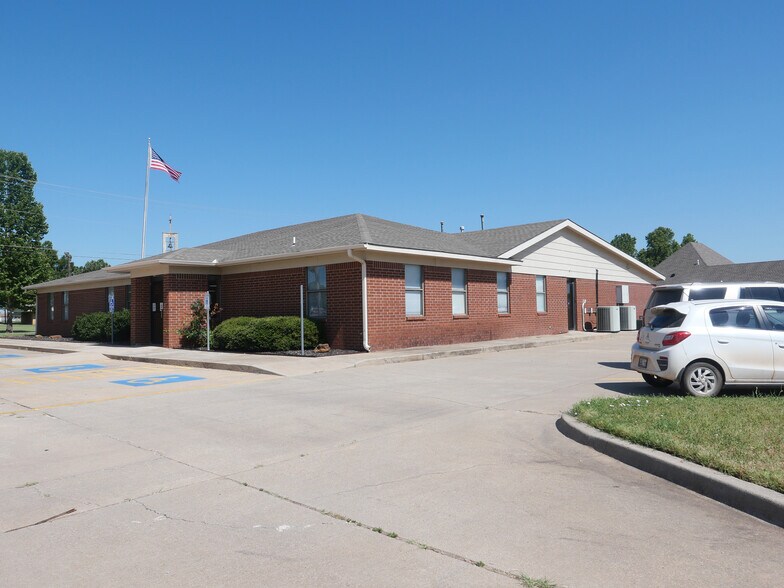 More Photos Of 1001 Petree Rd, Anadarko Office For Sale