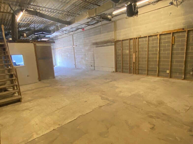 More Photos Of 7527 Gary Rd, Manassas Warehouse For Sale
