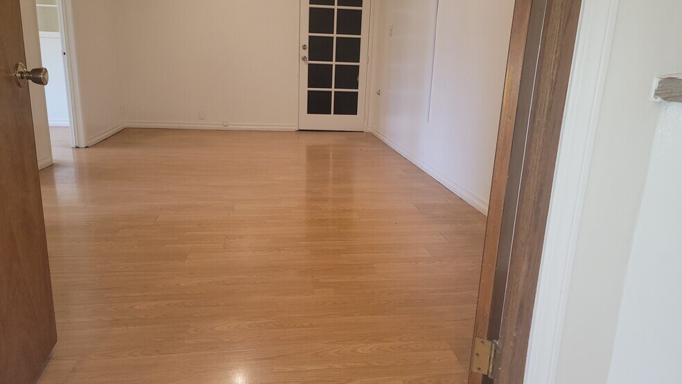 More Photos Of 14401 Gilmore St, Van Nuys Office For Lease