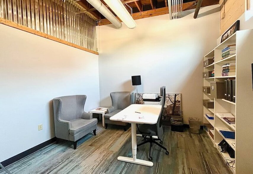 Primary Photo Of 415 W Washington St, Greenville Freestanding For Lease