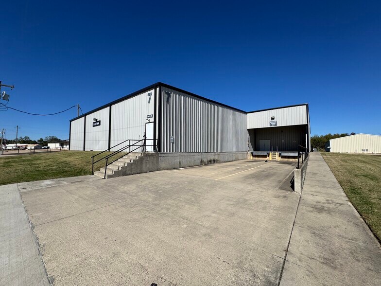 Primary Photo Of 130 E 9th St, Ada Warehouse For Lease