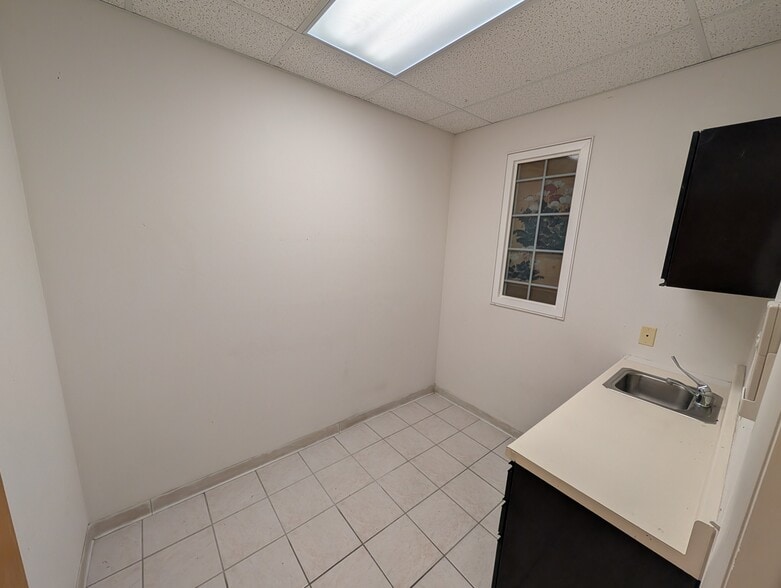More Photos Of 1631 Liliha St, Honolulu Medical For Sale