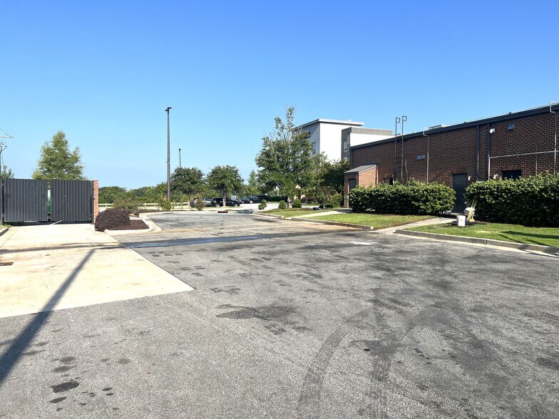 More Photos Of 1530 Mercer University Dr, Macon-Bibb Storefront Retail Office For Lease