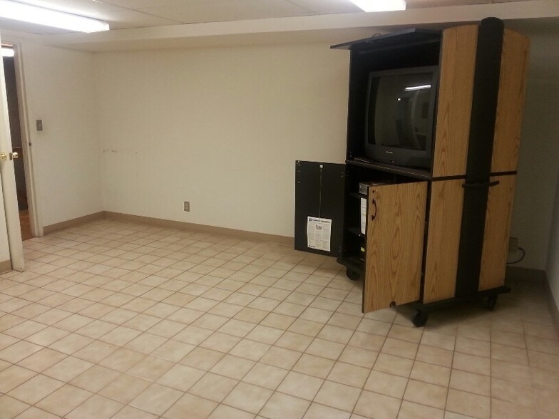 More Photos Of 7019 E Dominick St, Rome Auto Dealership For Lease