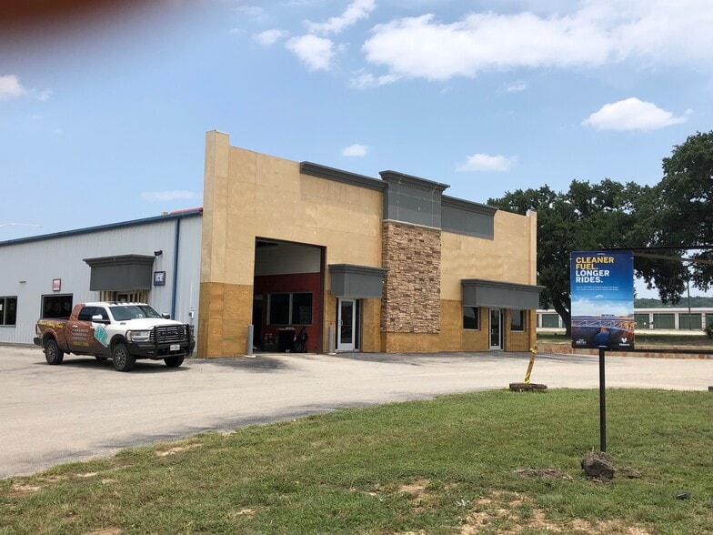 More Photos Of 3999 Hwy 16 South, Bandera Freestanding For Sale