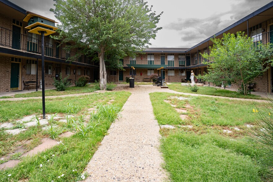 More Photos Of 1031 N Sumner St, Pampa Apartments For Sale