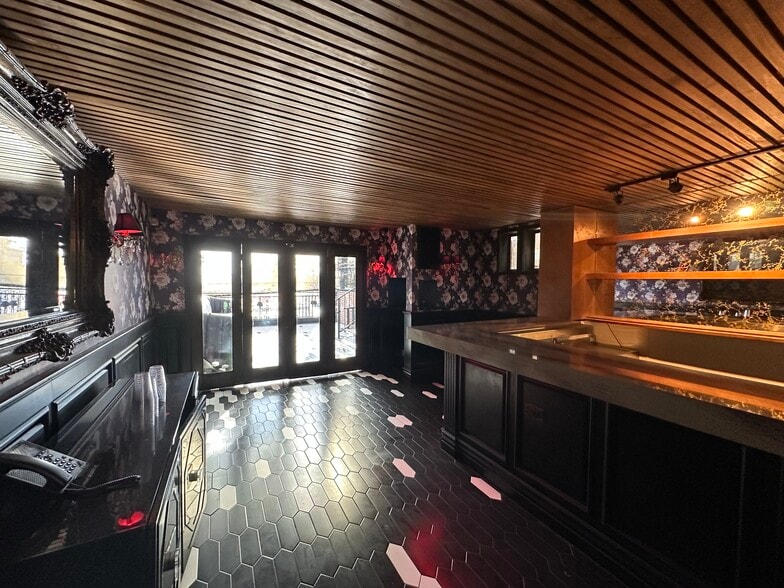 More Photos Of 8907-8917 W Sunset Blvd, West Hollywood Storefront For Lease