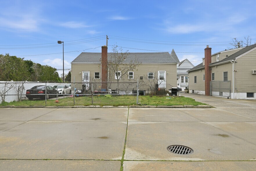 More Photos Of 433 Atlantic Ave, Oceanside Apartments For Sale