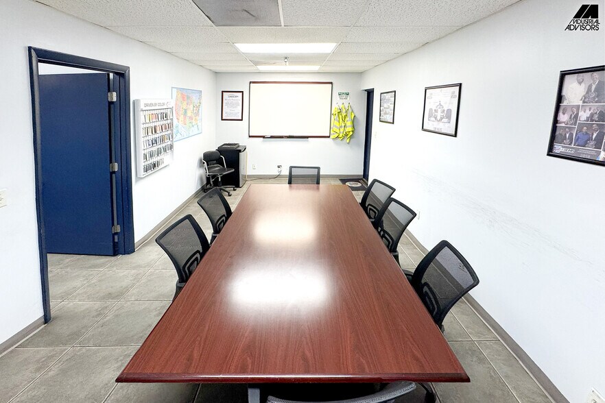 More Photos Of 1361-1363 NW 155th Dr, Miami Warehouse For Lease