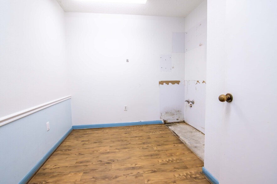 More Photos Of 4801 49th St N, Saint Petersburg Office For Sale