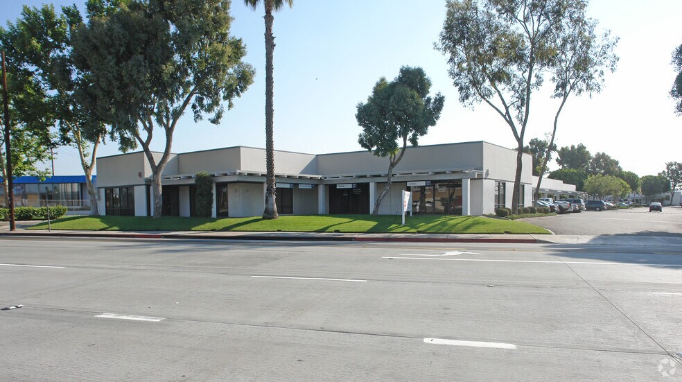 More Photos Of 7801-7807 Telegraph Rd, Montebello Flex For Lease