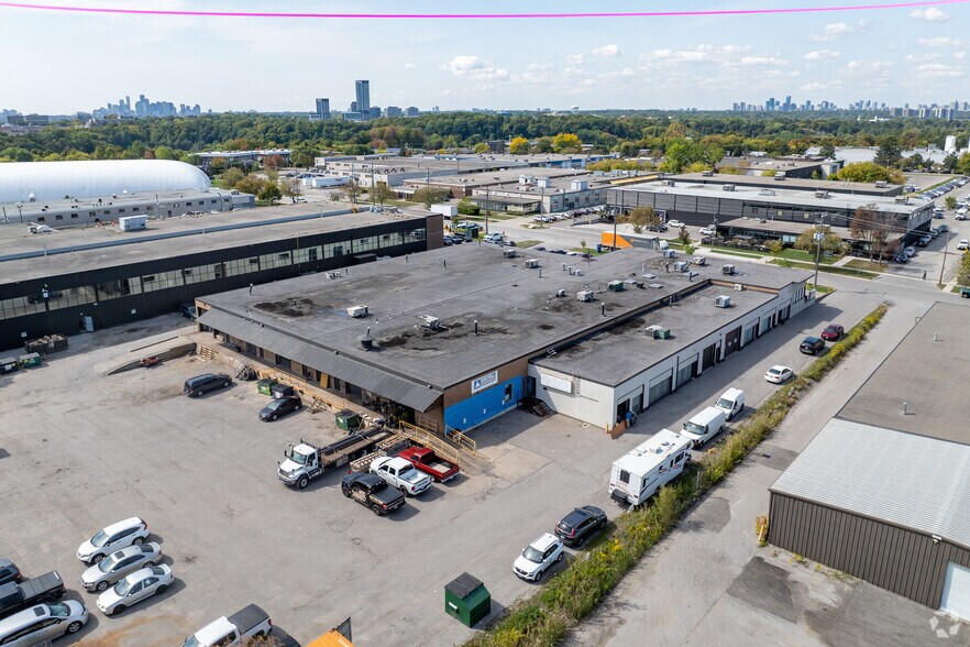 More Photos Of 73 Railside Rd, Toronto Showroom For Lease