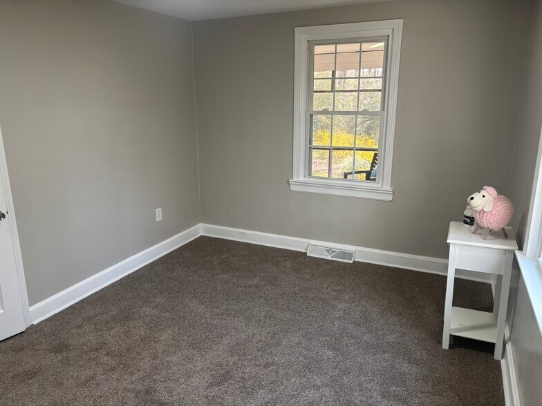 More Photos Of 500 Sharon Rd, King William Office Residential For Sale