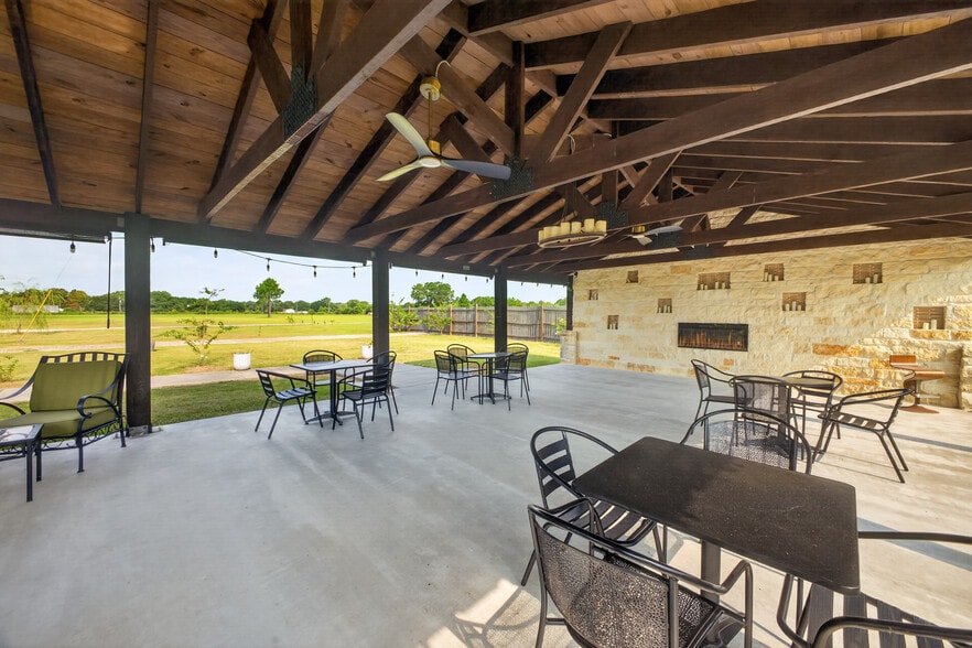 More Photos Of 14773 Coon Rd, Winnie Storefront Retail Residential For Sale