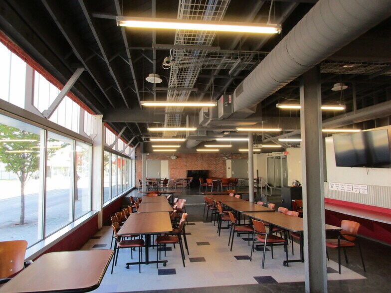 More Photos Of 7375 Woodward Ave, Detroit Medical For Lease