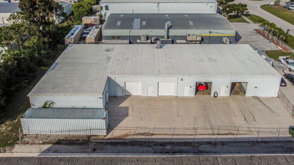 More Photos Of 3231 SE Slater St, Stuart Warehouse For Sale