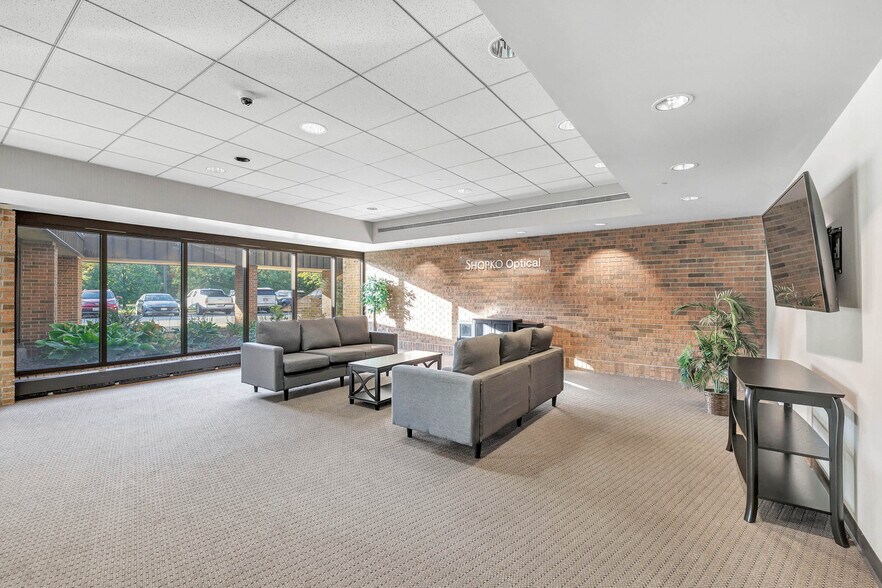 More Photos Of 700 Pilgrim Way, Green Bay Loft Creative Space For Lease