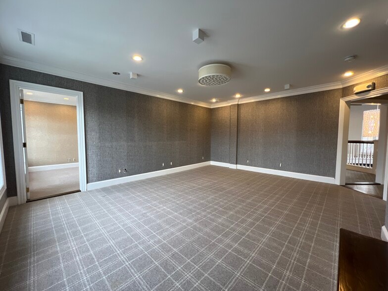 More Photos Of 21 South Ave, New Canaan Storefront Retail Office For Lease