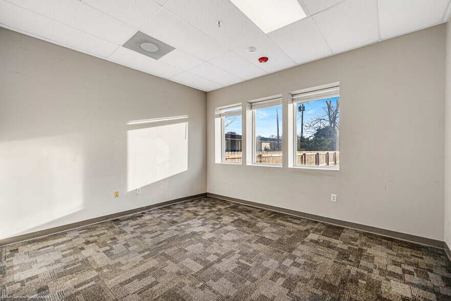 More Photos Of 2704 Highmarket St, Georgetown Freestanding For Sale