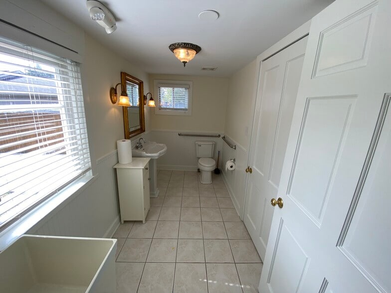 More Photos Of 702 McKinley Ave NE, Huntsville Office Residential For Sale