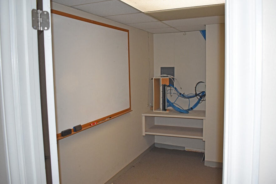 More Photos Of 100-114 Wikiup Dr, Santa Rosa Office For Lease