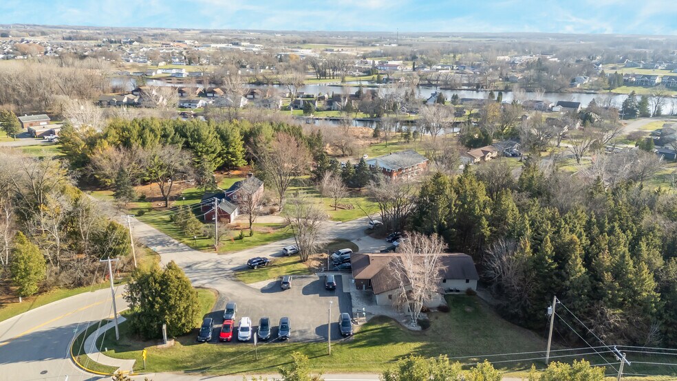 More Photos Of 645 Hawthorne Dr, Omro Veterinarian Kennel For Sale