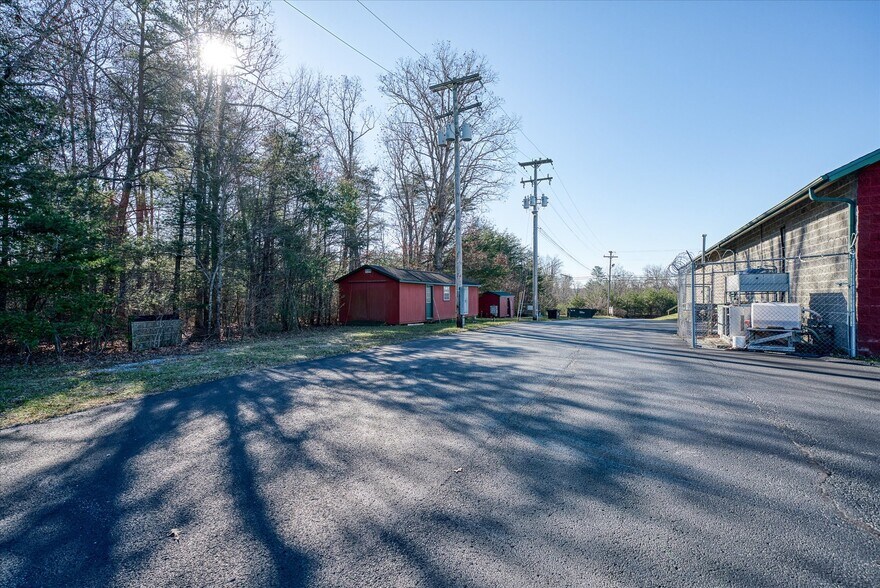More Photos Of 78 Chestnut Hill Rd, Crossville Freestanding For Sale