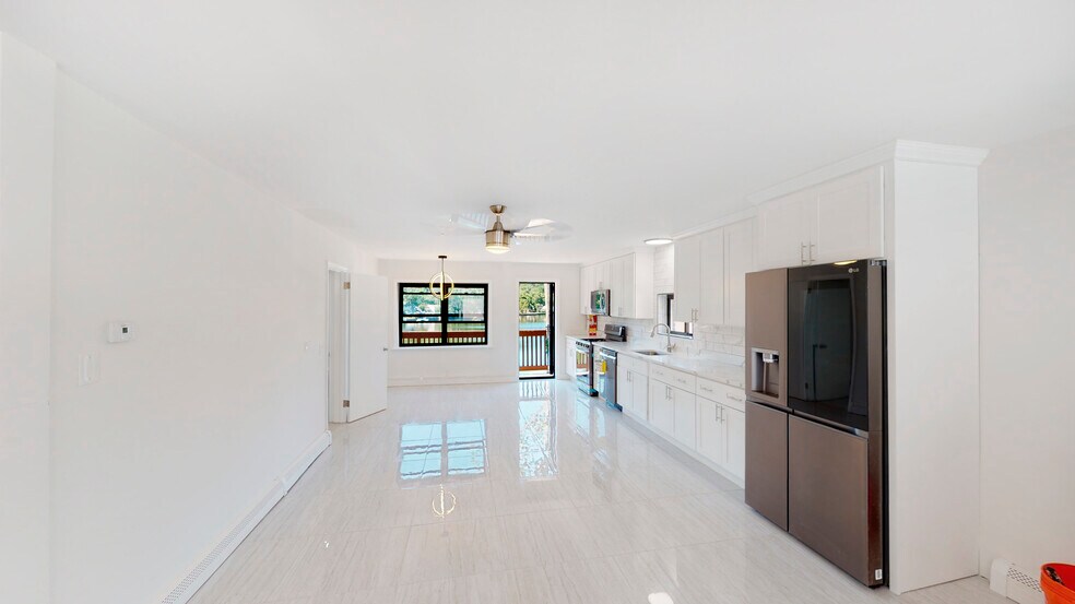 More Photos Of 37 Lakeshore Dr, Oakland Multifamily For Sale