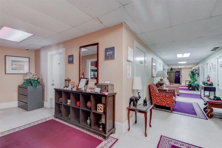 More Photos Of Londale Hotel, Houston Specialty For Sale