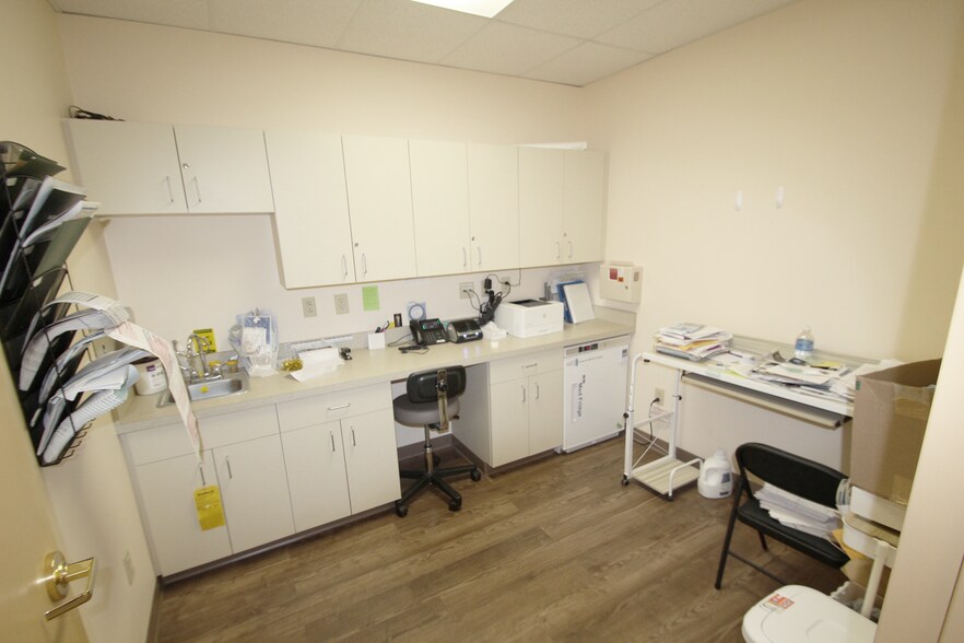 More Photos Of 1197 High St, Wadsworth Medical For Lease