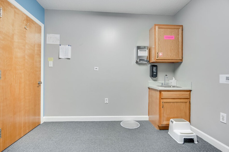 More Photos Of 217-219 Station St, Jacksonville Medical For Sale