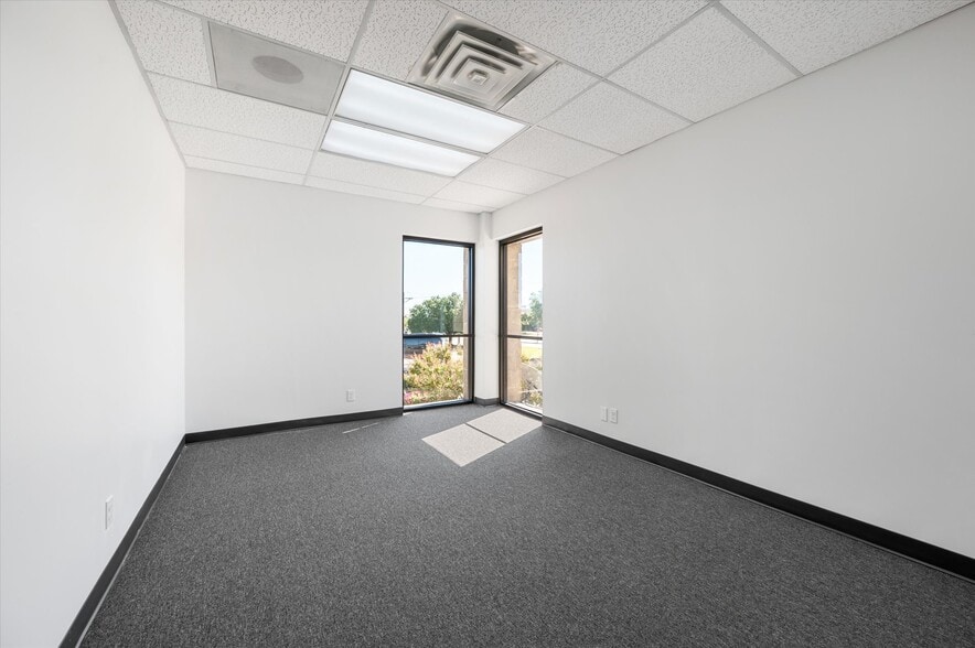 More Photos Of 1175 Post & Paddock Rd, Grand Prairie Office For Lease