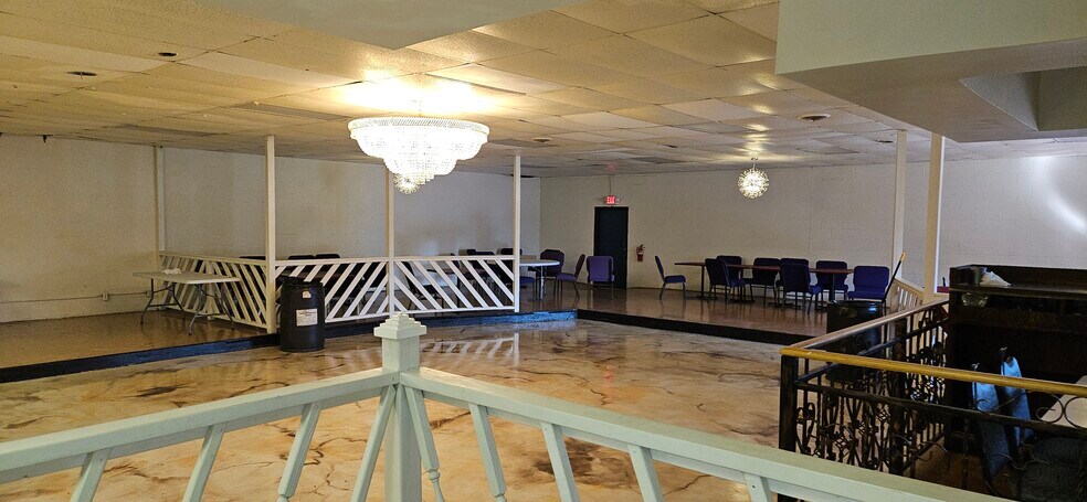 More Photos Of 302 W Colonial Trail Hwy, Blackstone Freestanding For Lease