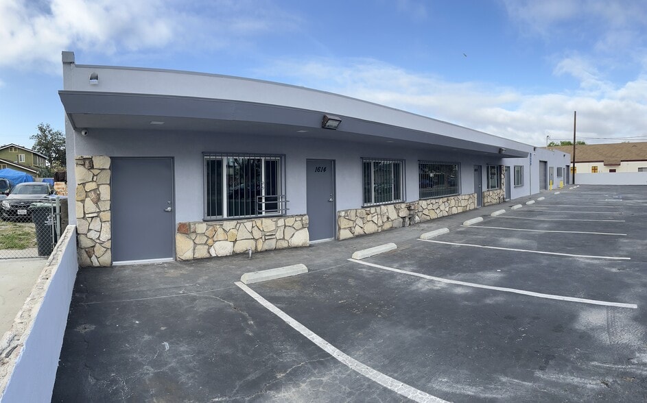 Primary Photo Of 1618 W 5th St, Santa Ana Showroom For Lease
