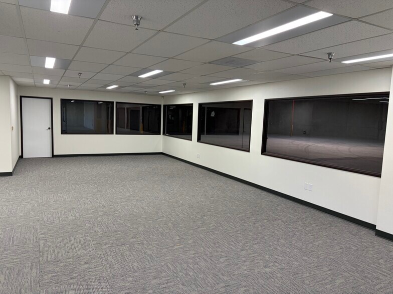 More Photos Of 2820-2834 La Mirada Dr, Vista Manufacturing For Lease