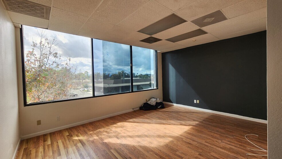 More Photos Of 4505 Allstate Dr, Riverside Office Residential For Sale