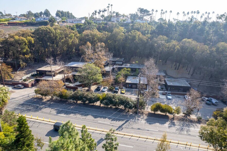 More Photos Of 29350 Pacific Coast Hwy, Malibu Office For Sale