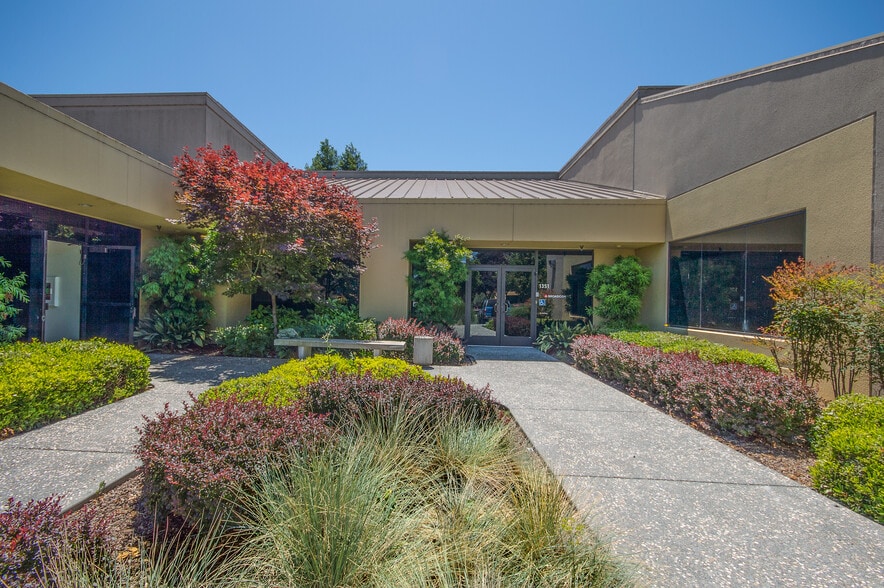 More Photos Of 1341-1353 Redwood Way, Petaluma Flex For Lease