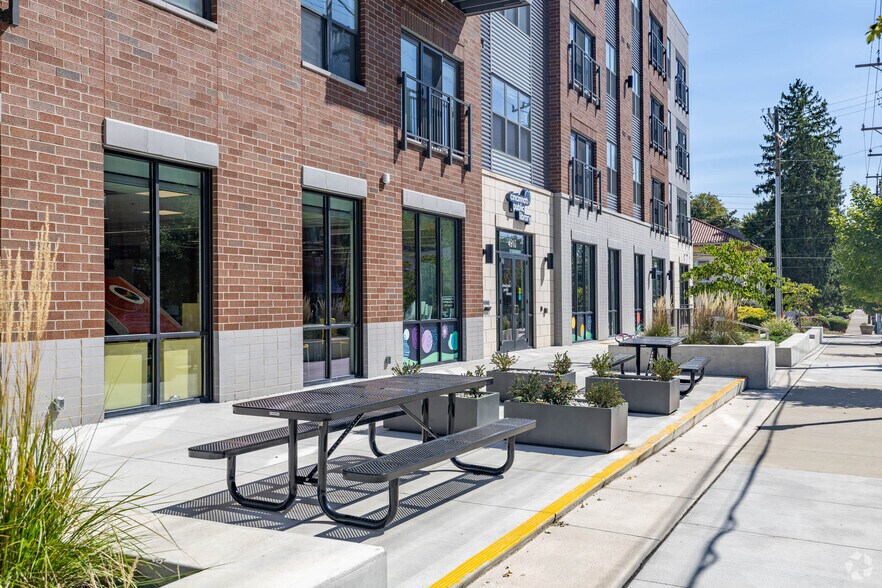 More Photos Of 5829 Madison Rd, Cincinnati Apartments For Lease