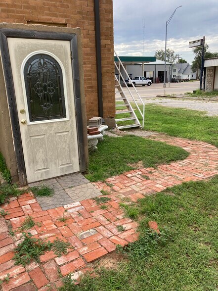 More Photos Of 202 S Hoy St, Buffalo Hotel For Sale